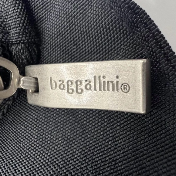 Baggallini Black Nylon Ergonomic Unisex Sling Crossbody Bag Lightweight - Picture 11 of 14